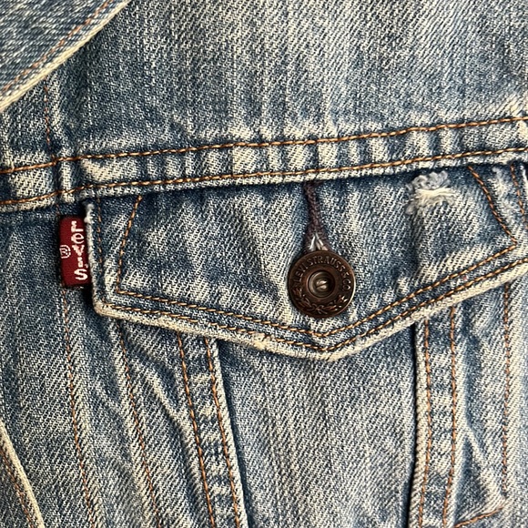 Levi’s jean jacket - Picture 3 of 6